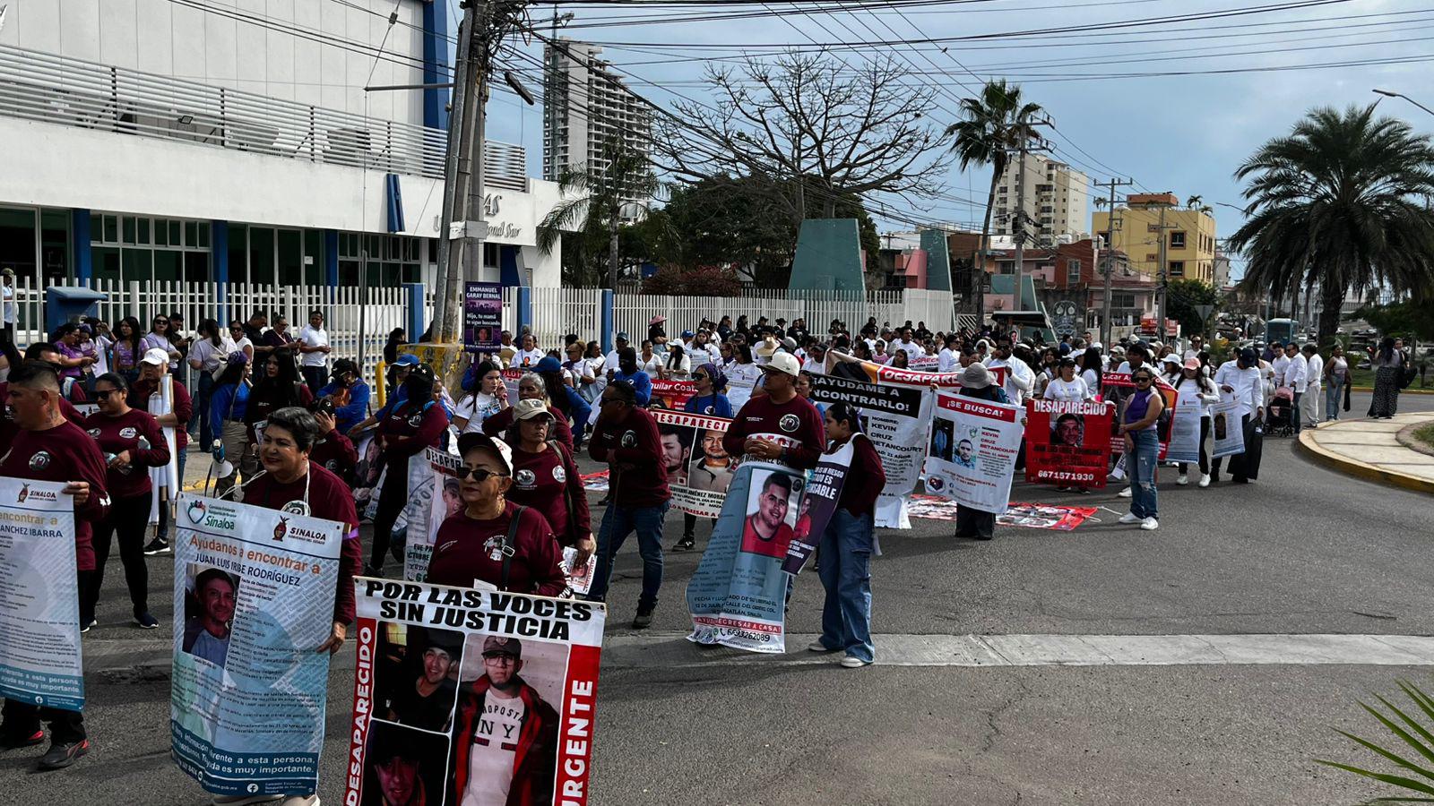 $!Comienzan a llegar colectivos, buscadores de personas desaparecidas y mujeres a la marcha 8M en Mazatlán