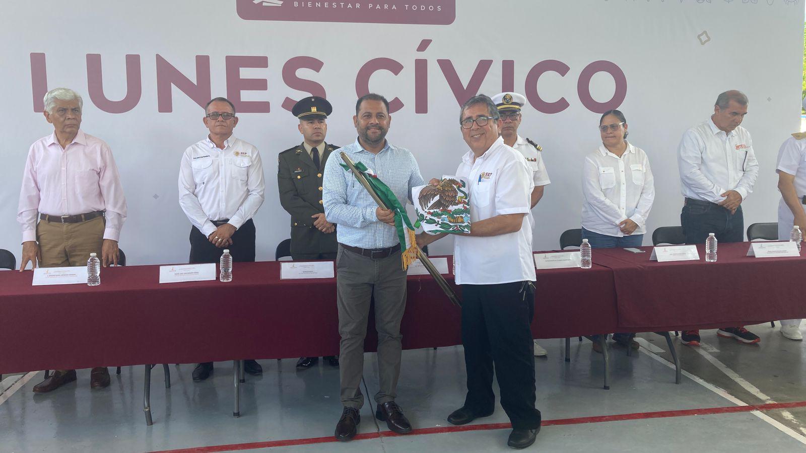 $!Piden en secundaria de Mazatlán al Gobierno construcción de una barda