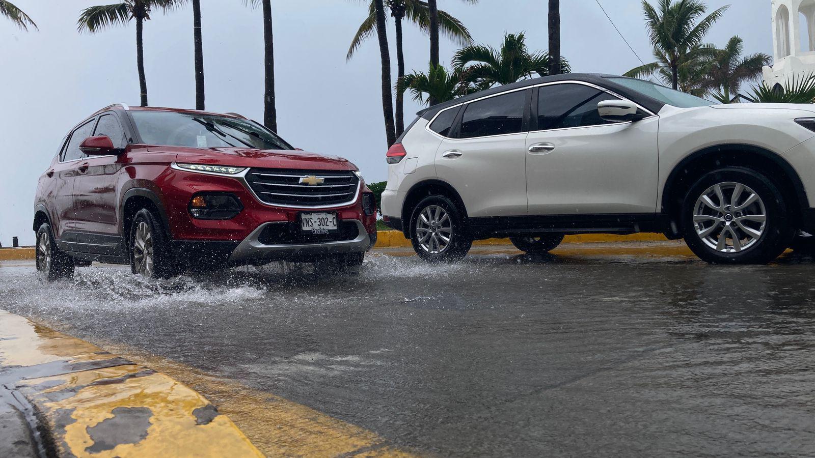 $!Provocan lluvias por efectos de la tormenta tropical Raymond encharcamientos en zona turística y avenidas de Mazatlán