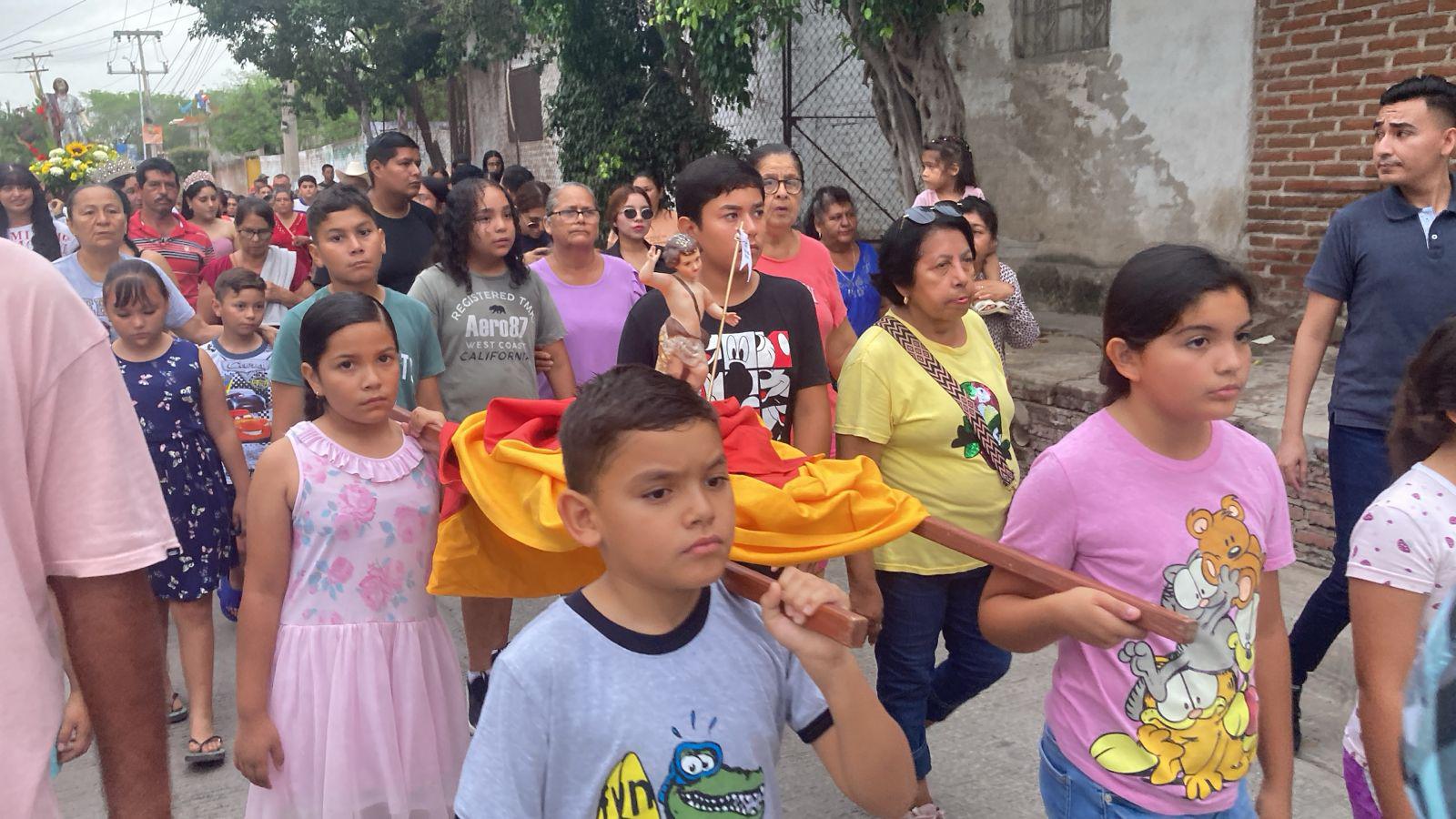 $!Cumplen feligreses a San Juan Bautista en el Río Presidio, en Villa Unión