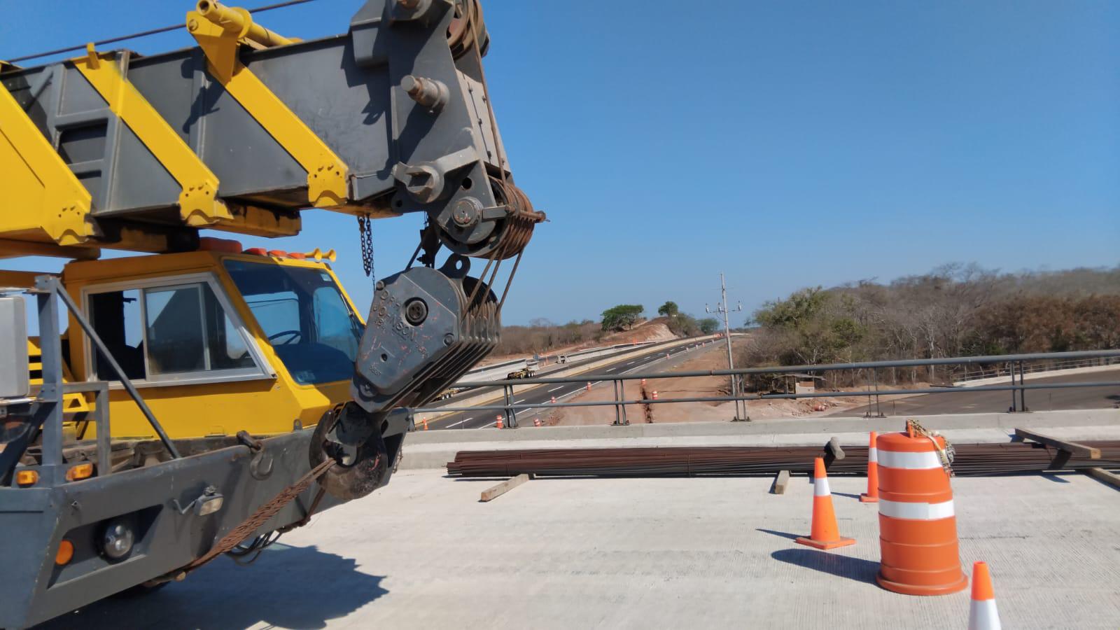 $!Avanza construcción de puente sobre la autopista Mazatlán-Culiacán