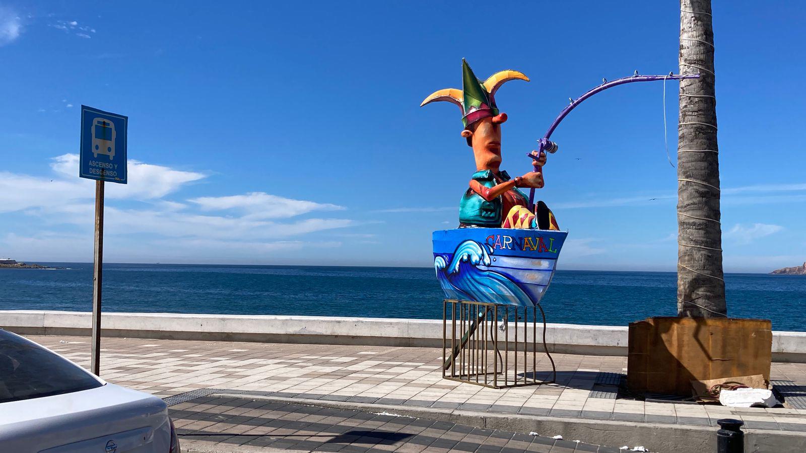 $!Con su llegada al malecón, los monigotes ‘anuncian’ que el Carnaval está cerca
