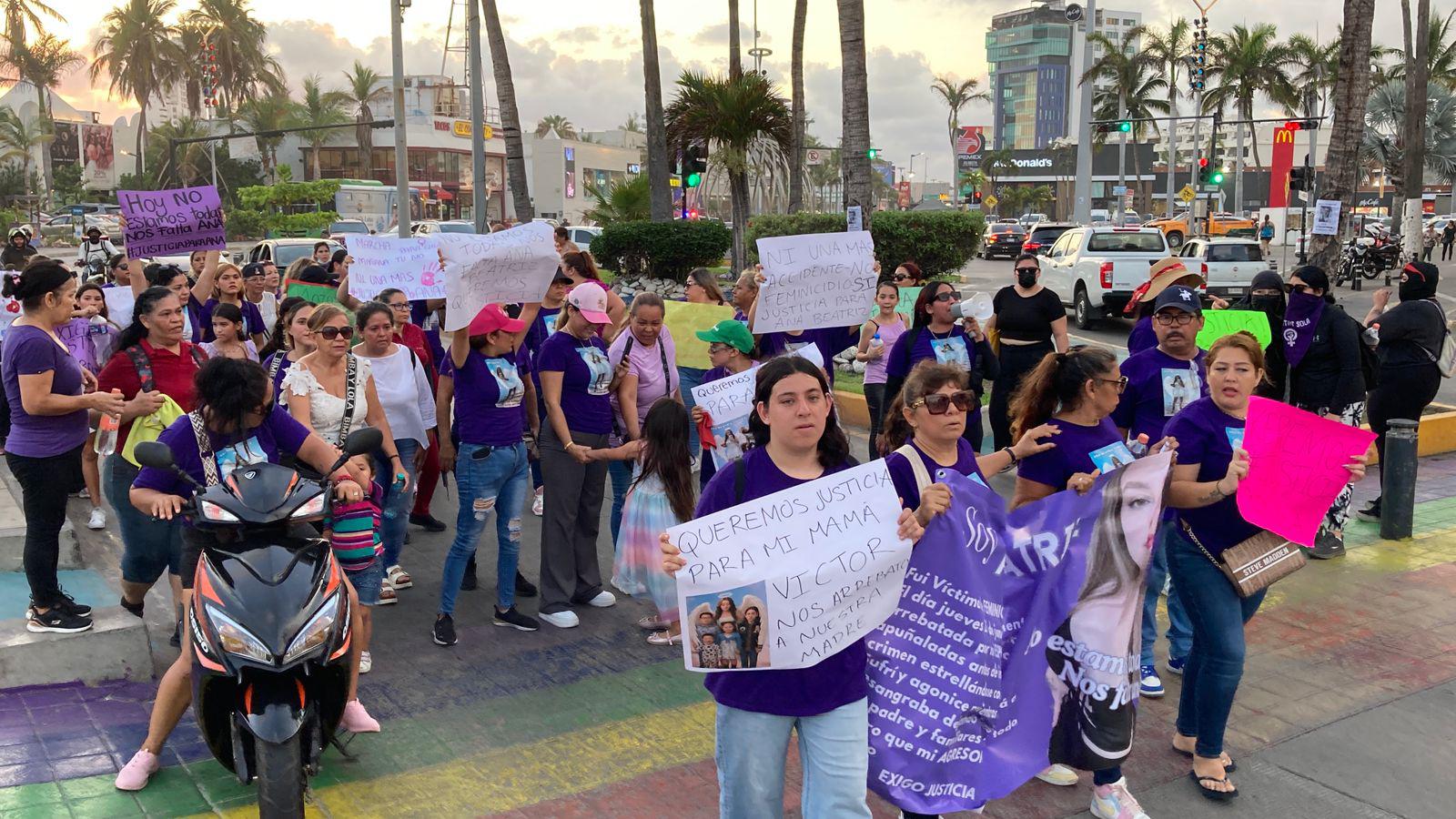 $!Exigen con manifestación justicia para Ana Beatriz víctima de feminicidio, no por accidente vial