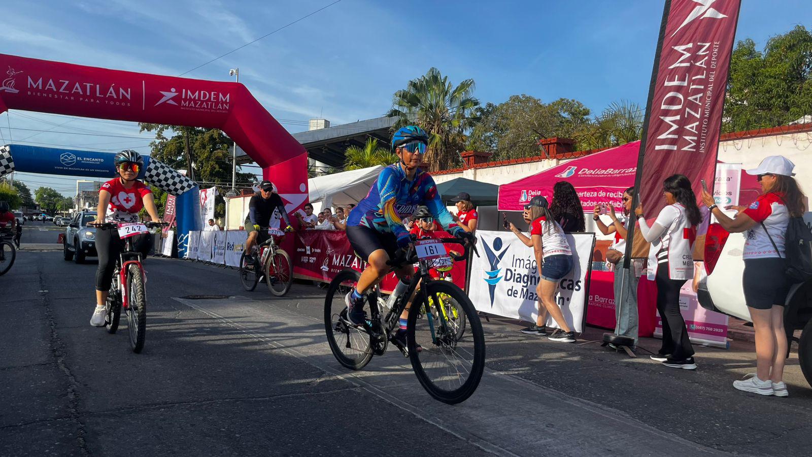 $!Pedalean por Cruz Roja en Mazatlán durante rodada altruista
