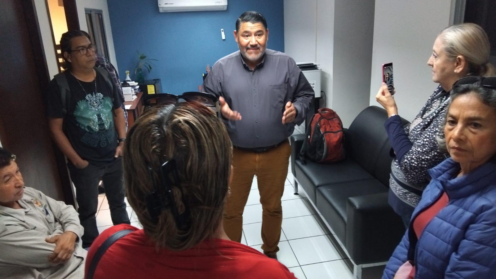 $!Trabajadores de la UAS bloquean la Avenida Ejército Mexicano, en Mazatlán