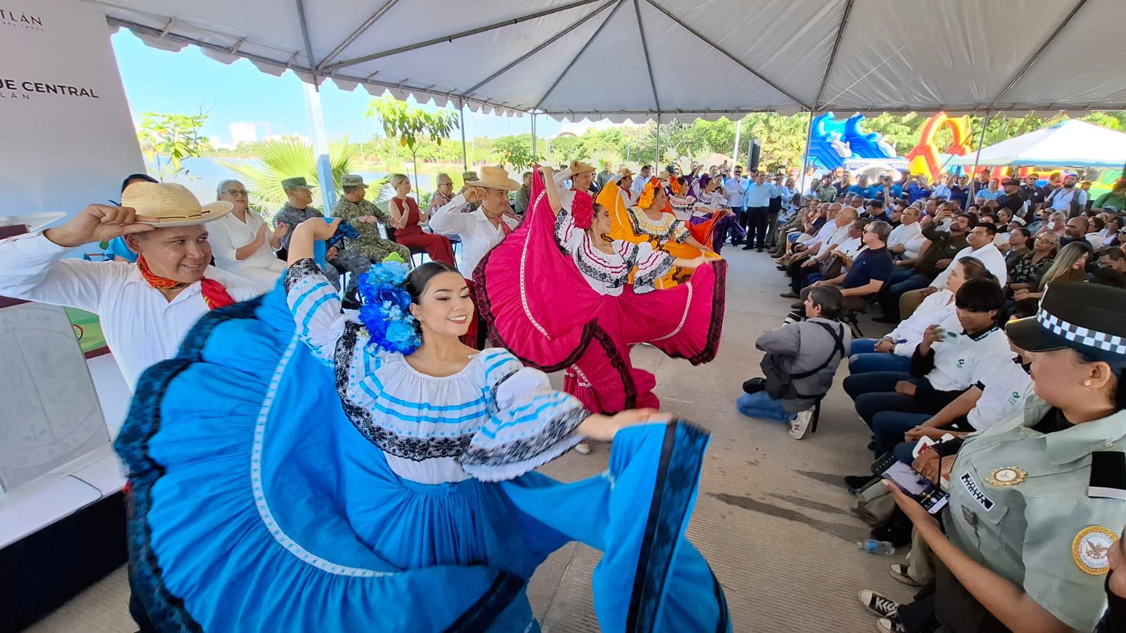 $!Inauguran el Sendero de Paz de Parque Central en Mazatlán