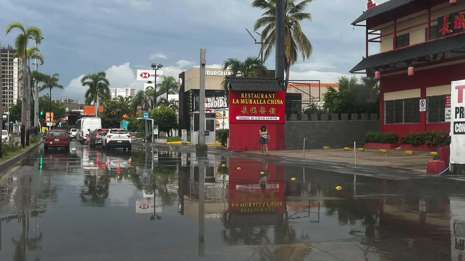 $!Lluvias vuelven a rebasar infraestructura pluvial dejando inundaciones y afectaciones en distintas zonas de Mazatlán