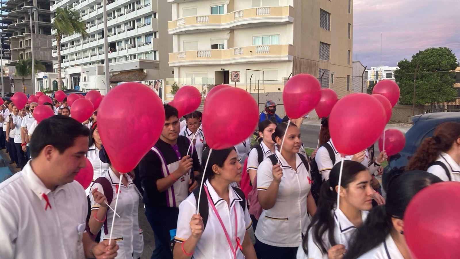 $!Marchan para recordar a fallecidos por VIH-SIDA en Mazatlán