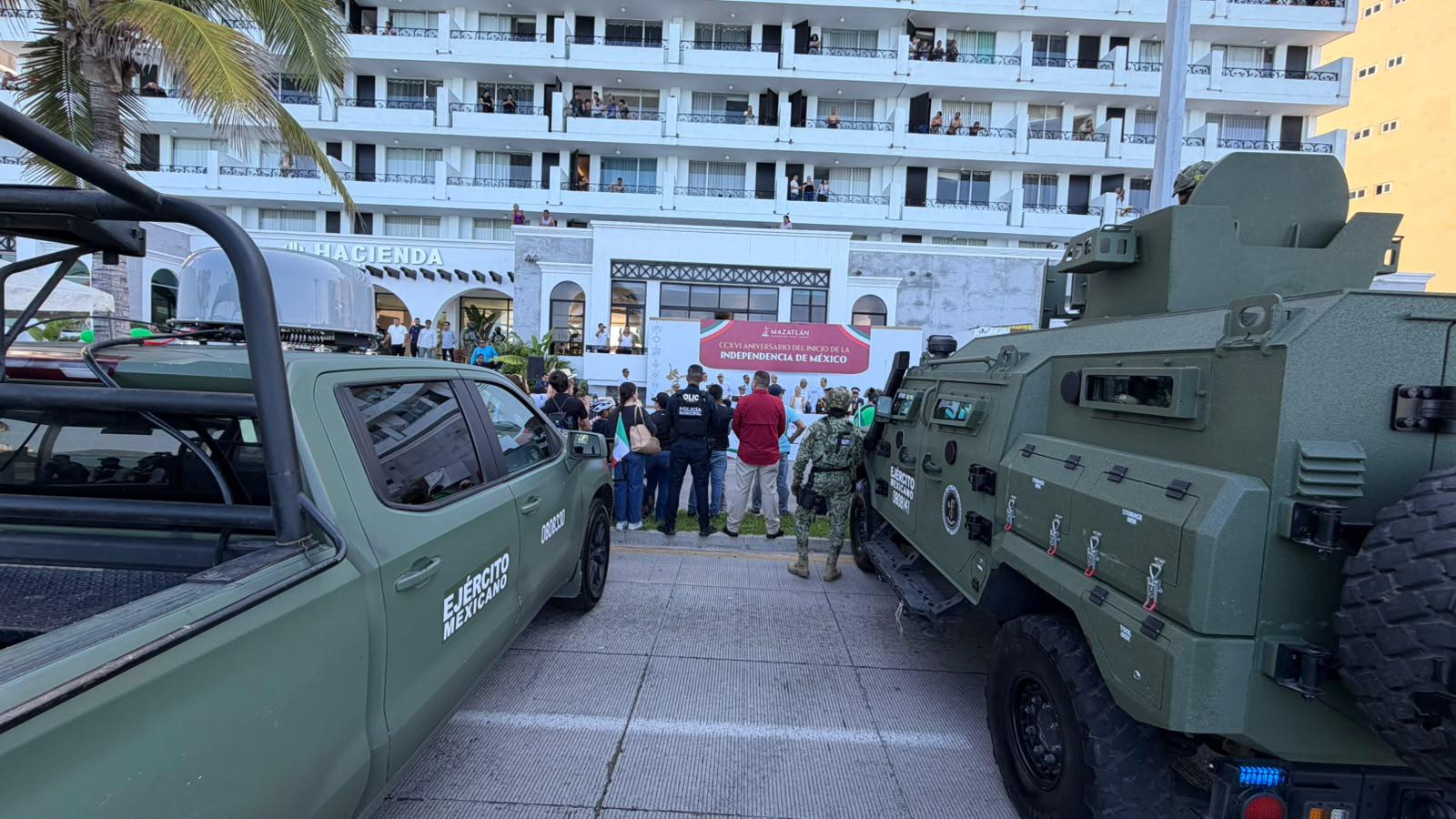 $!Seguridad y tranquilidad predominan en desfile por la Independencia de México en Mazatlán