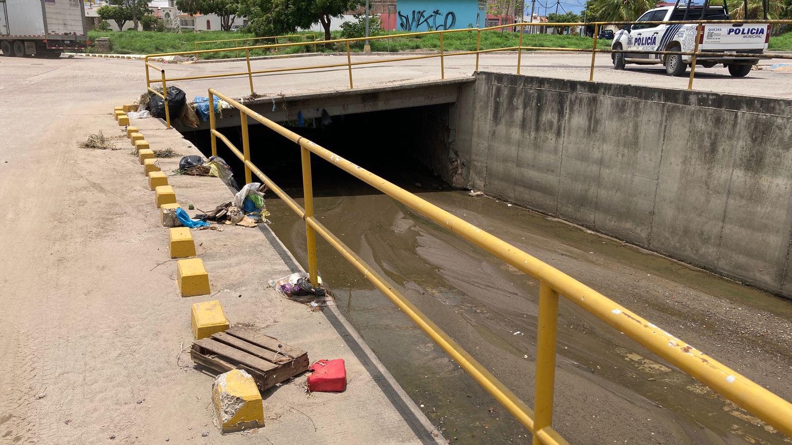 $!Queda basura estancada en el canal de Avenida los Venados tras lluvias en Mazatlán