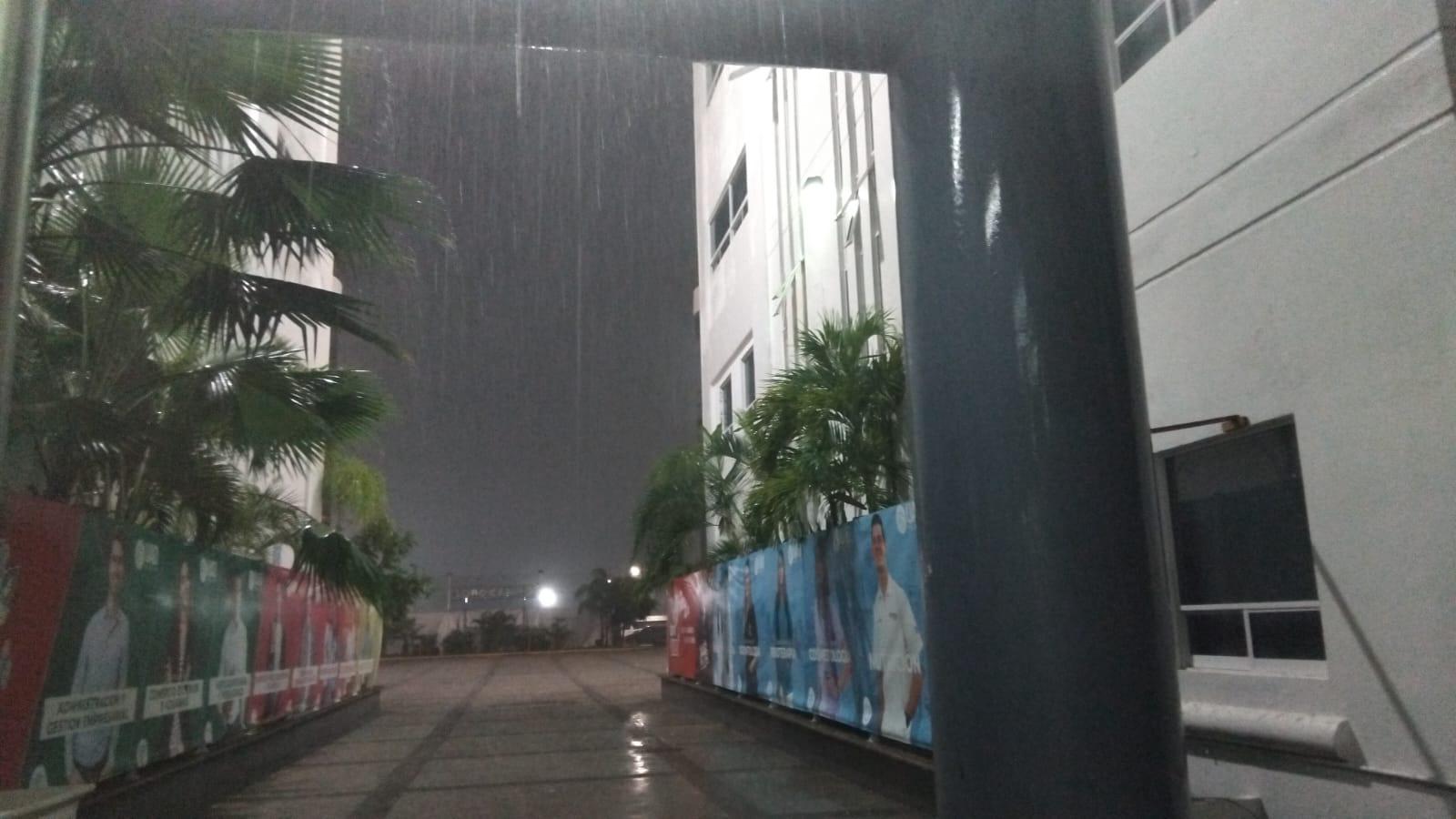 $!Azota tormenta a Mazatlán y al sur de Sinaloa