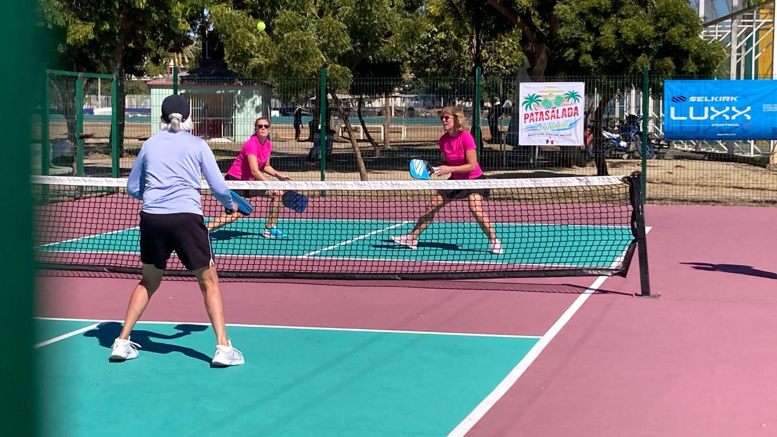 $!Duplas extranjeras marcan diferencia en Torneo Pickleball, en Mazatlán