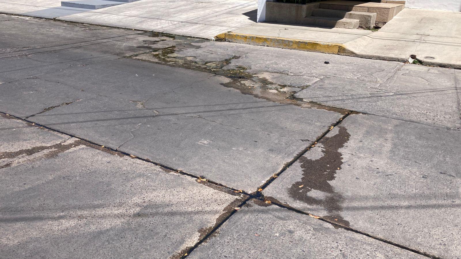 $!Se registra fuga de aguas negras en la colonia Ferrocarrilera, en Mazatlán