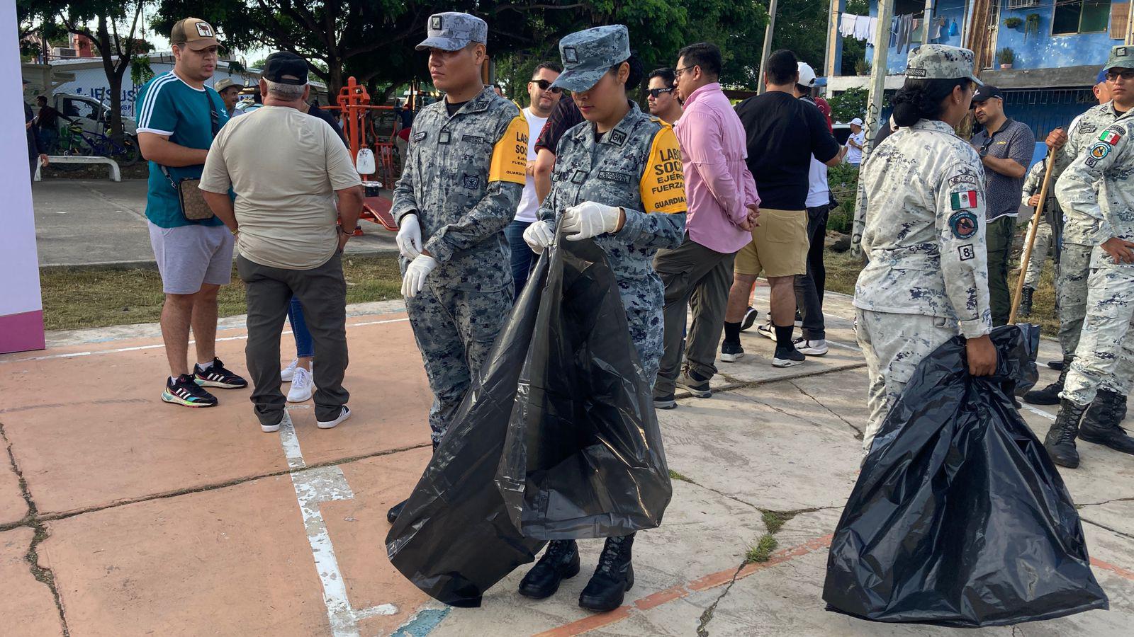 $!Se unen para llevar jornada de limpieza a las colonias Santa Elena y la Esperanza, en Mazatlán