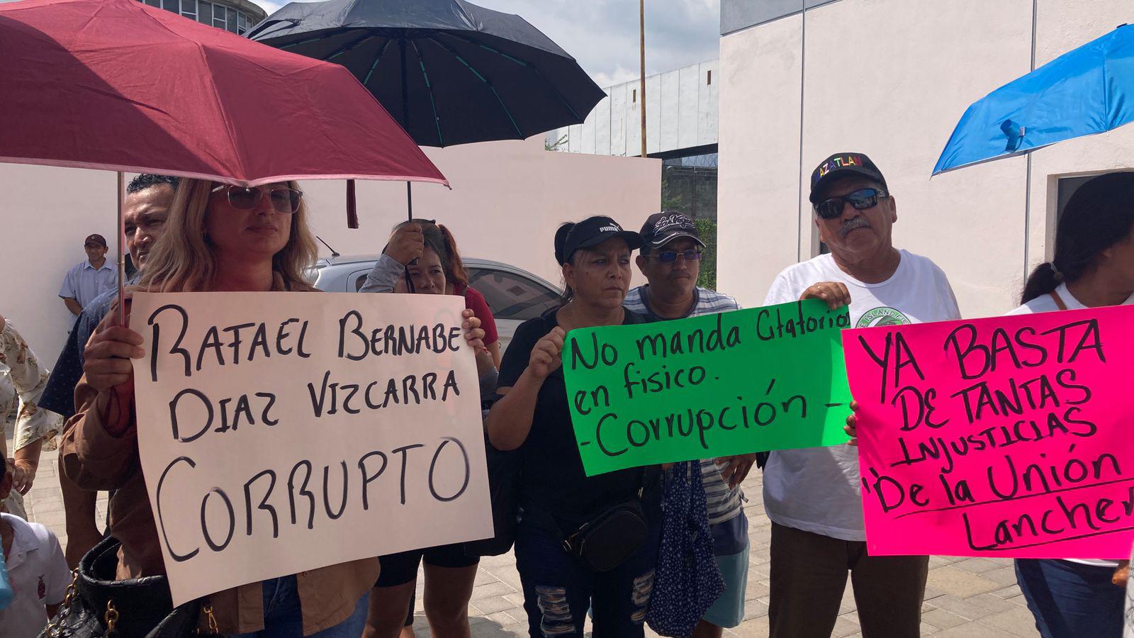 $!Realizan frente a Sede de Justicia manifestación en apoyo a vecina de la Isla de la Piedra acusada de despojo