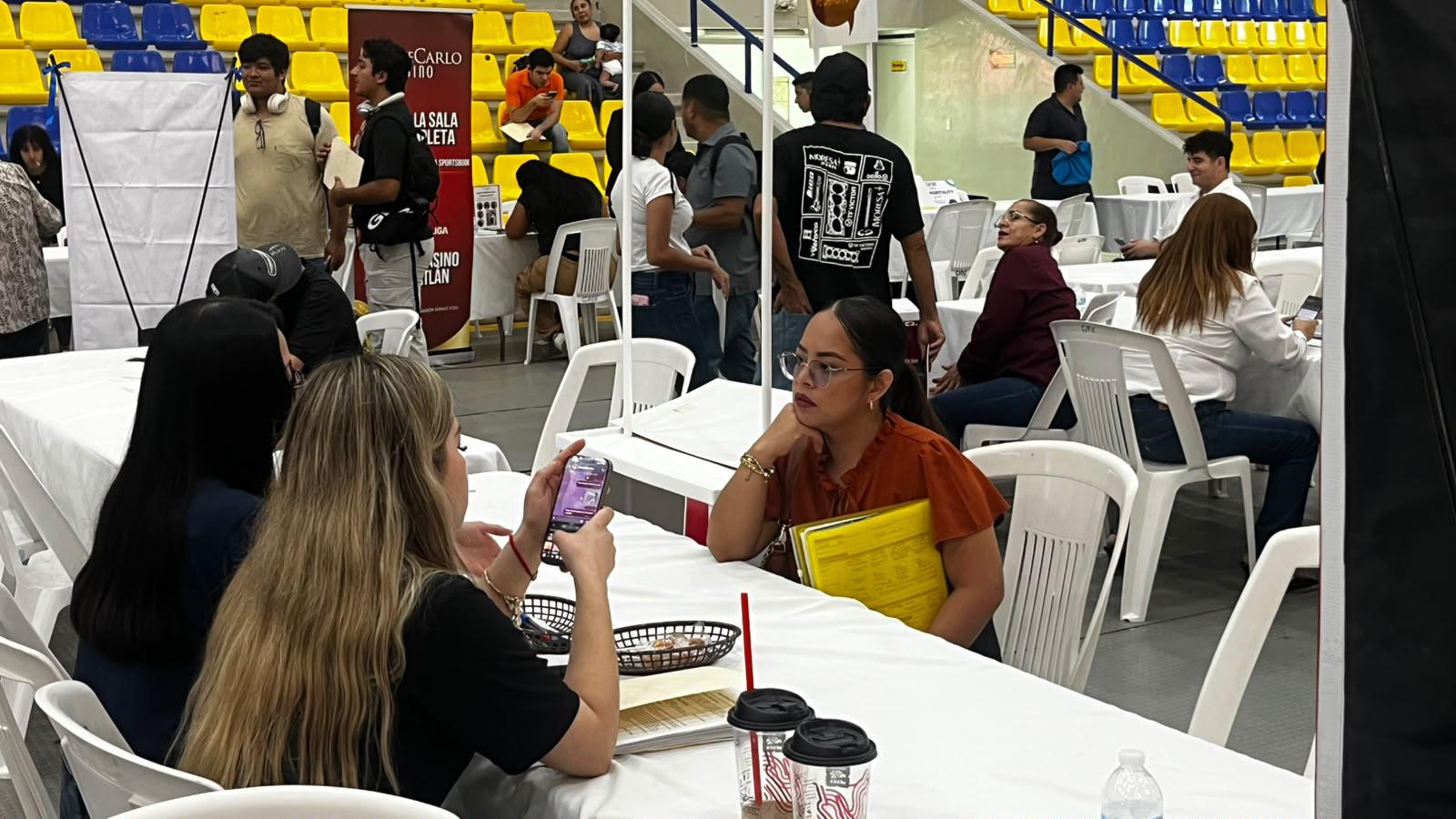 $!Ofertan más de 400 vacantes en Feria del Empleo en Mazatlán