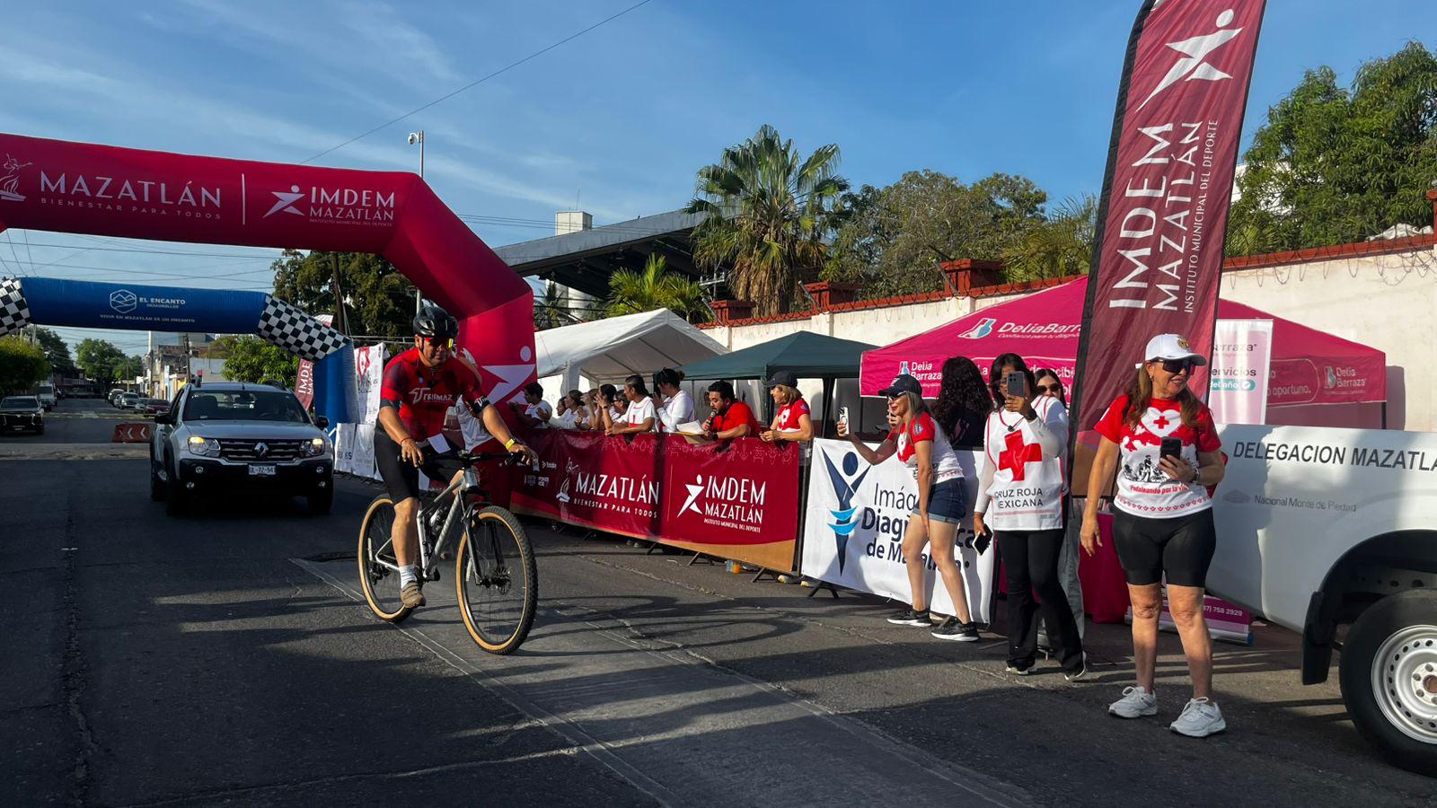 $!Pedalean por Cruz Roja en Mazatlán durante rodada altruista