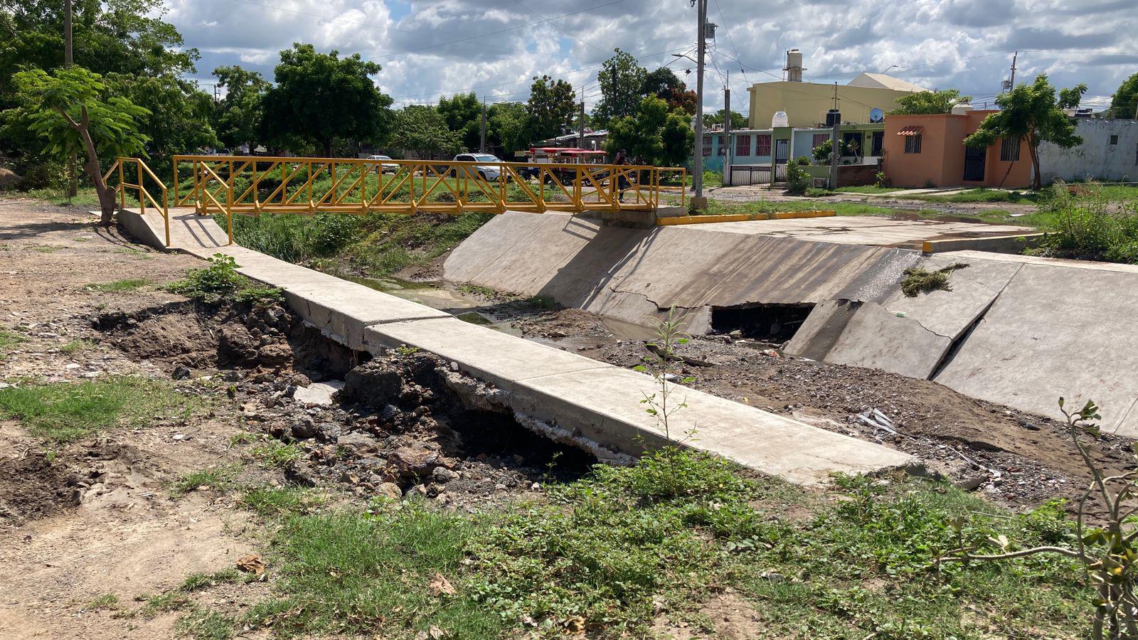 $!Colapsa revestimiento de canal en Mazatlán a dos meses de ser inaugurado