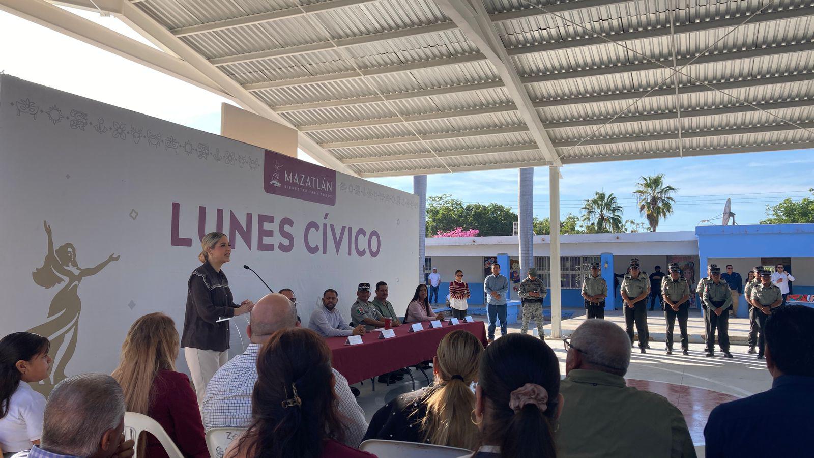 $!Inauguran en primaria de Escamillas techumbre y cancha de usos múltiples