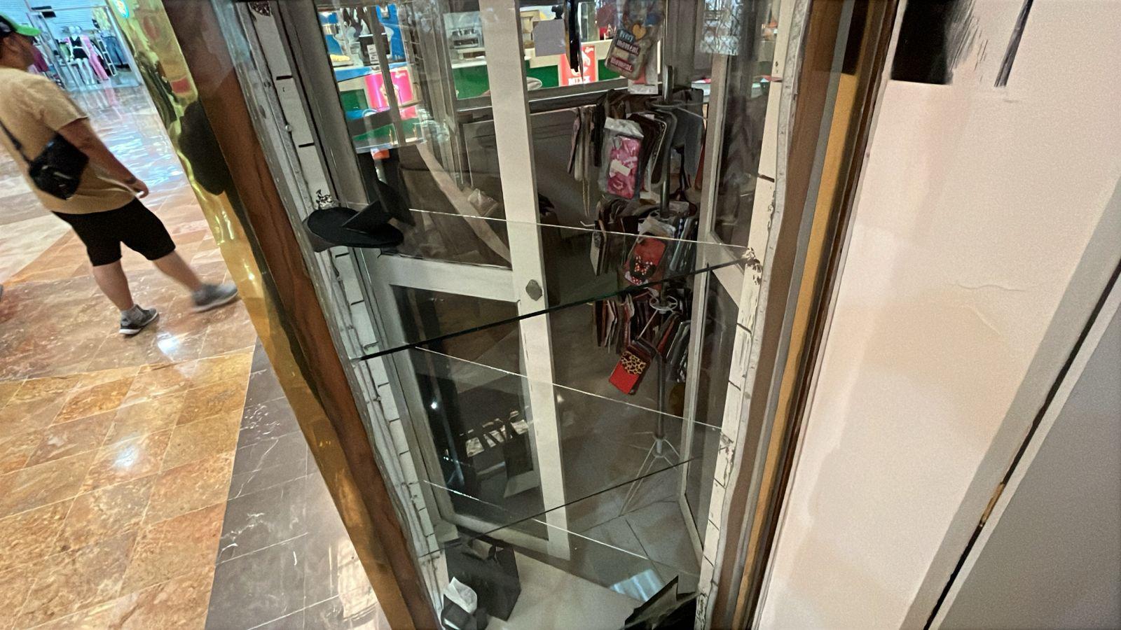 $!Roban más de un millón de pesos en una joyería de un centro comercial de La Campiña, en Culiacán