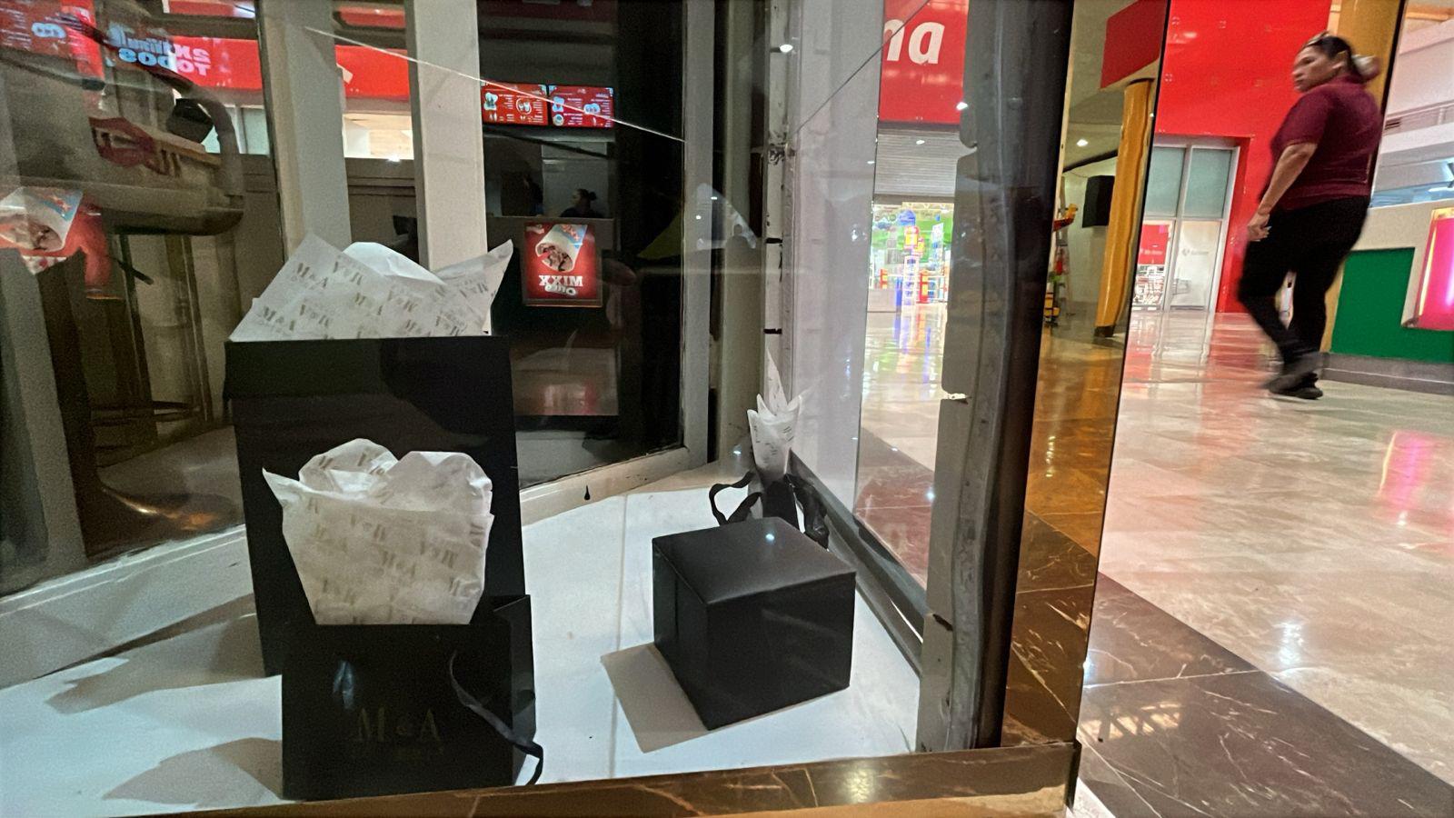$!Roban más de un millón de pesos en una joyería de un centro comercial de La Campiña, en Culiacán