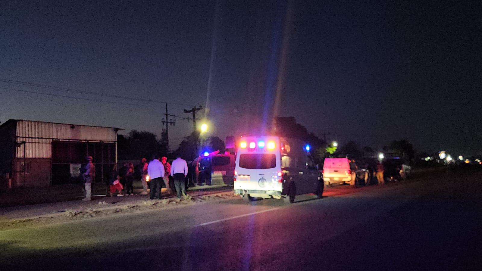 $!Dejan a joven decapitado y con mensaje sobre la carretera Culiacán-Eldorado, cerca de El Diez, Culiacán