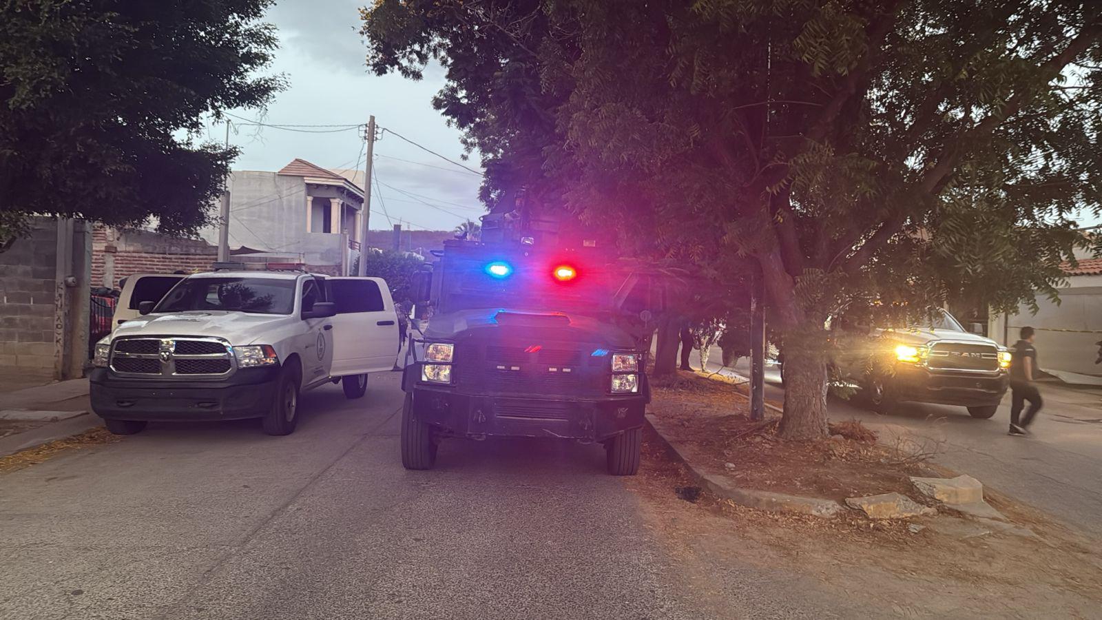 $!Catean domicilio de la colonia Los Huertos, en Culiacán; aseguran dos vehículos