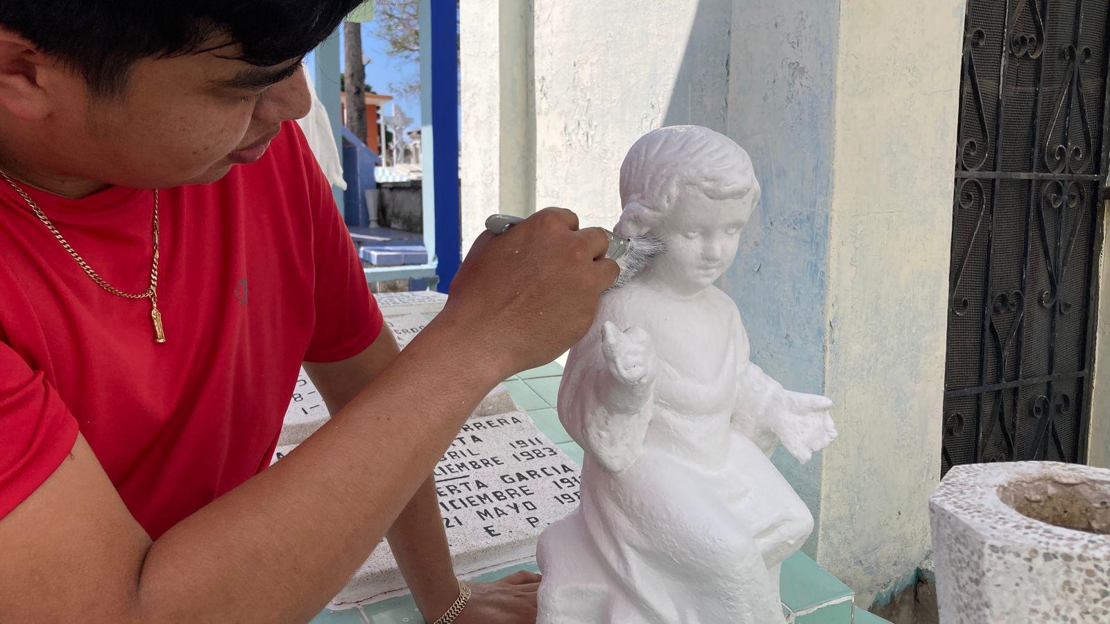 $!Registran panteones de Mazatlán buena afluencia en el Día de Todos los Santos