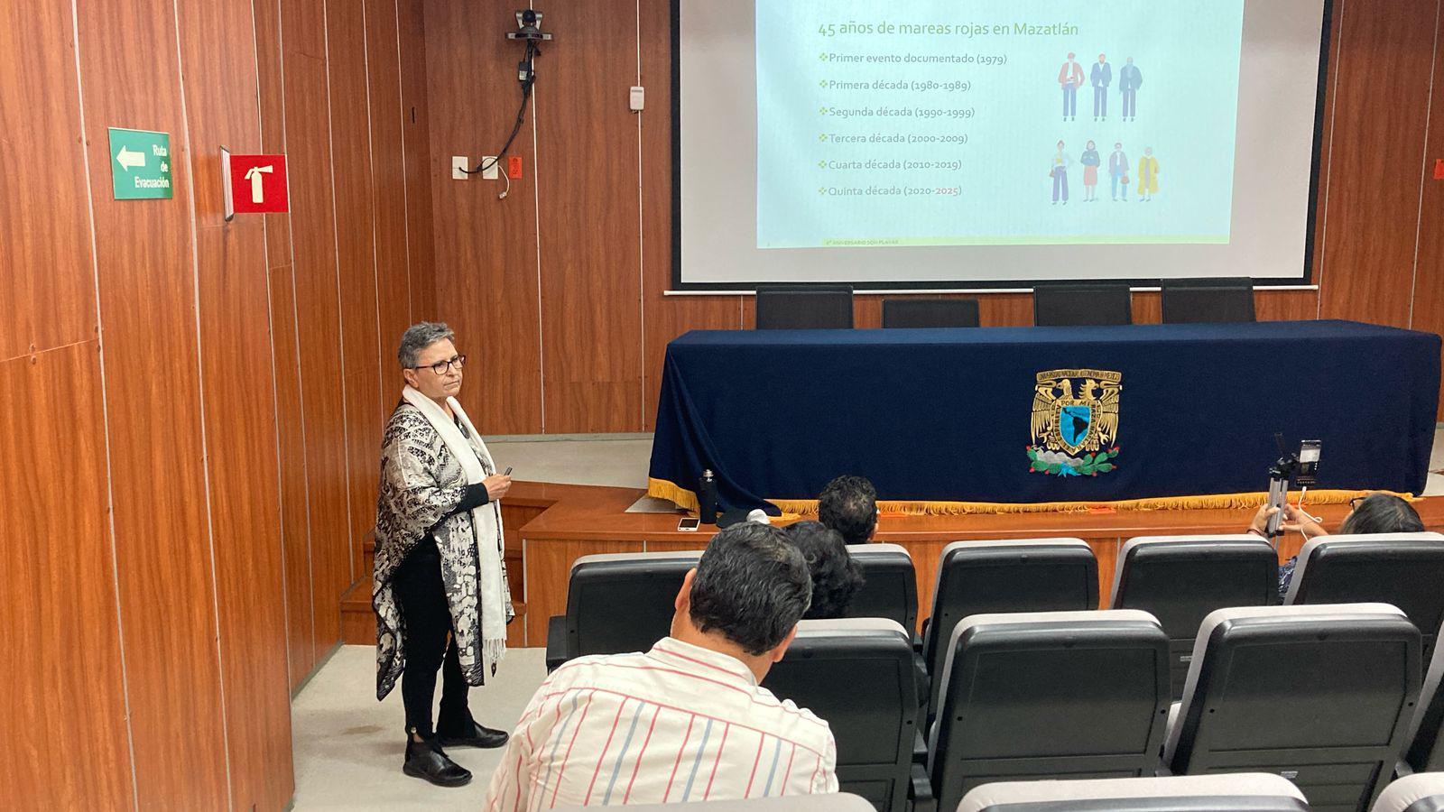 $!Es Mazatlán un referente nacional para el estudio de mareas rojas: Investigadora