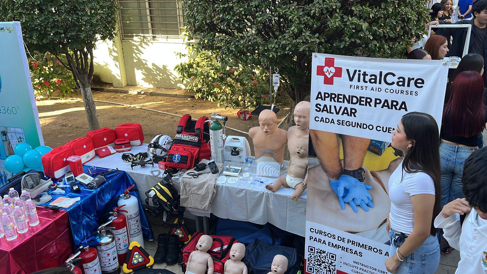 $!Alumnos de Enfermería de la UAS presentan feria de emprendimiento