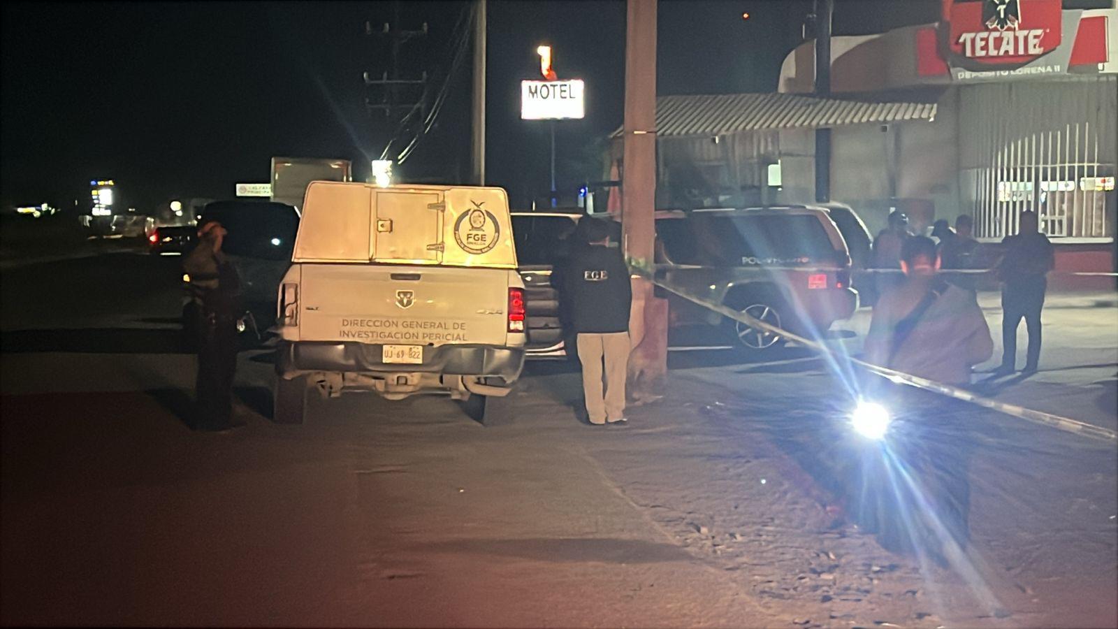 $!Asesinan a balazos a un hombre en la orilla de la carretera Culiacán-Eldorado, en el campo El Diez