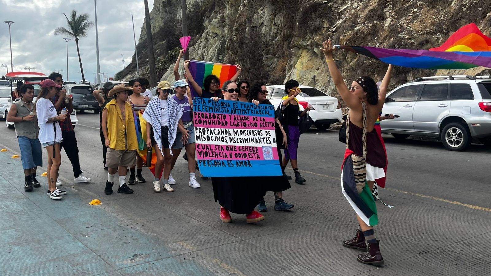 $!Con ‘Contramarcha de la Rabia’, distintos colectivos protestan contra la despolitización y comercialización del Pride en Mazatlán
