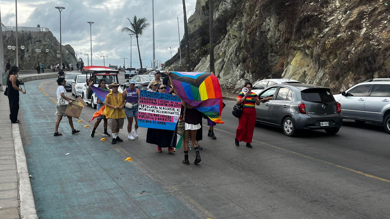 $!Con ‘Contramarcha de la Rabia’, distintos colectivos protestan contra la despolitización y comercialización del Pride en Mazatlán