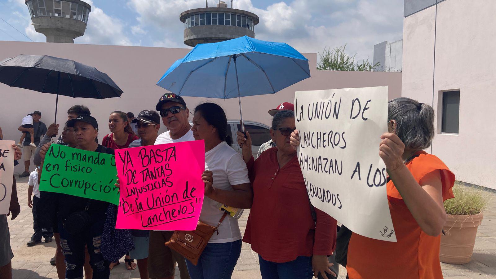 $!Realizan frente a Sede de Justicia manifestación en apoyo a vecina de la Isla de la Piedra acusada de despojo
