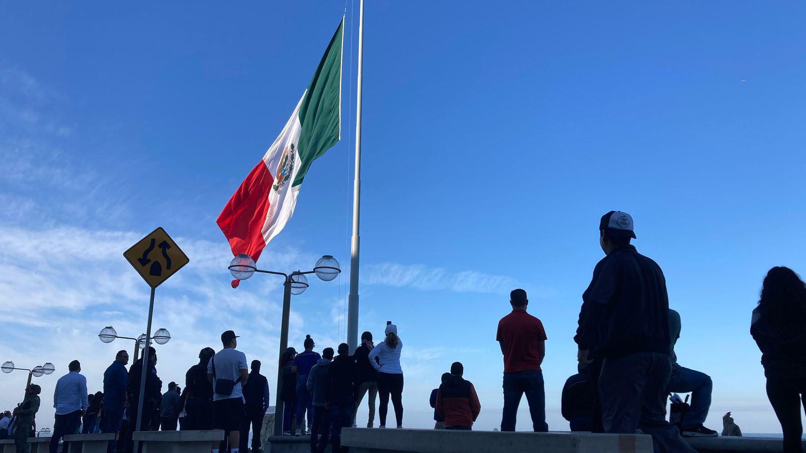 $!Celebran el Día de la Bandera con el recuerdo de la defensa al puerto de Mazatlán