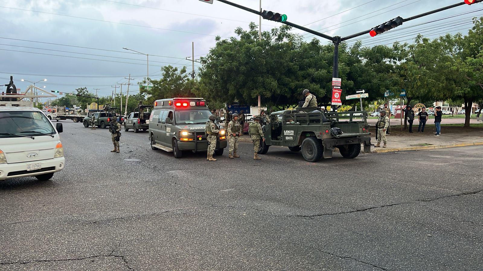 $!Militares arrollan a motociclista durante operativo en Culiacán