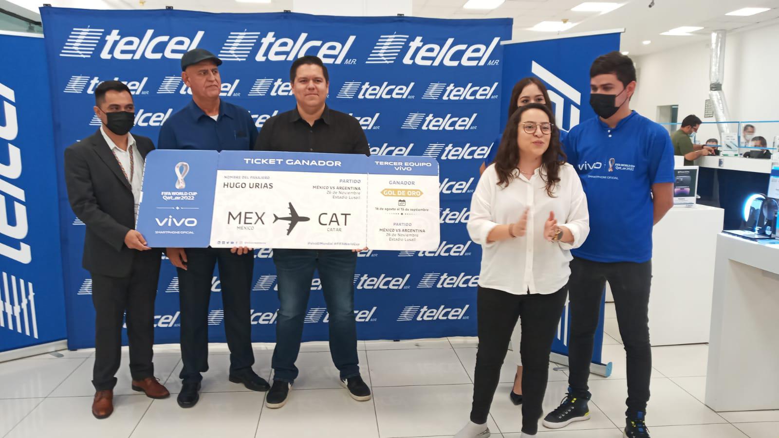 $!Premian Telcel y Vivo a sinaloense con boleto para acudir al Mundial de Futbol en Qatar 2022