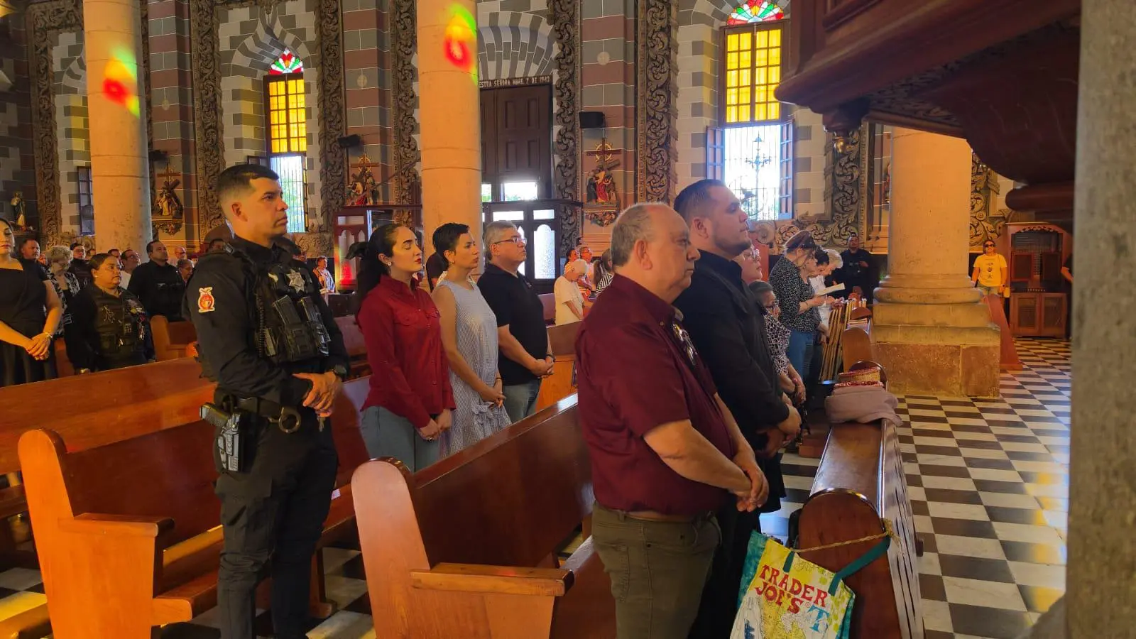 $!Llama sacerdote a policías en Mazatlán a no dejarse corromper y a mantenerse firmes en la justicia y en el bien común