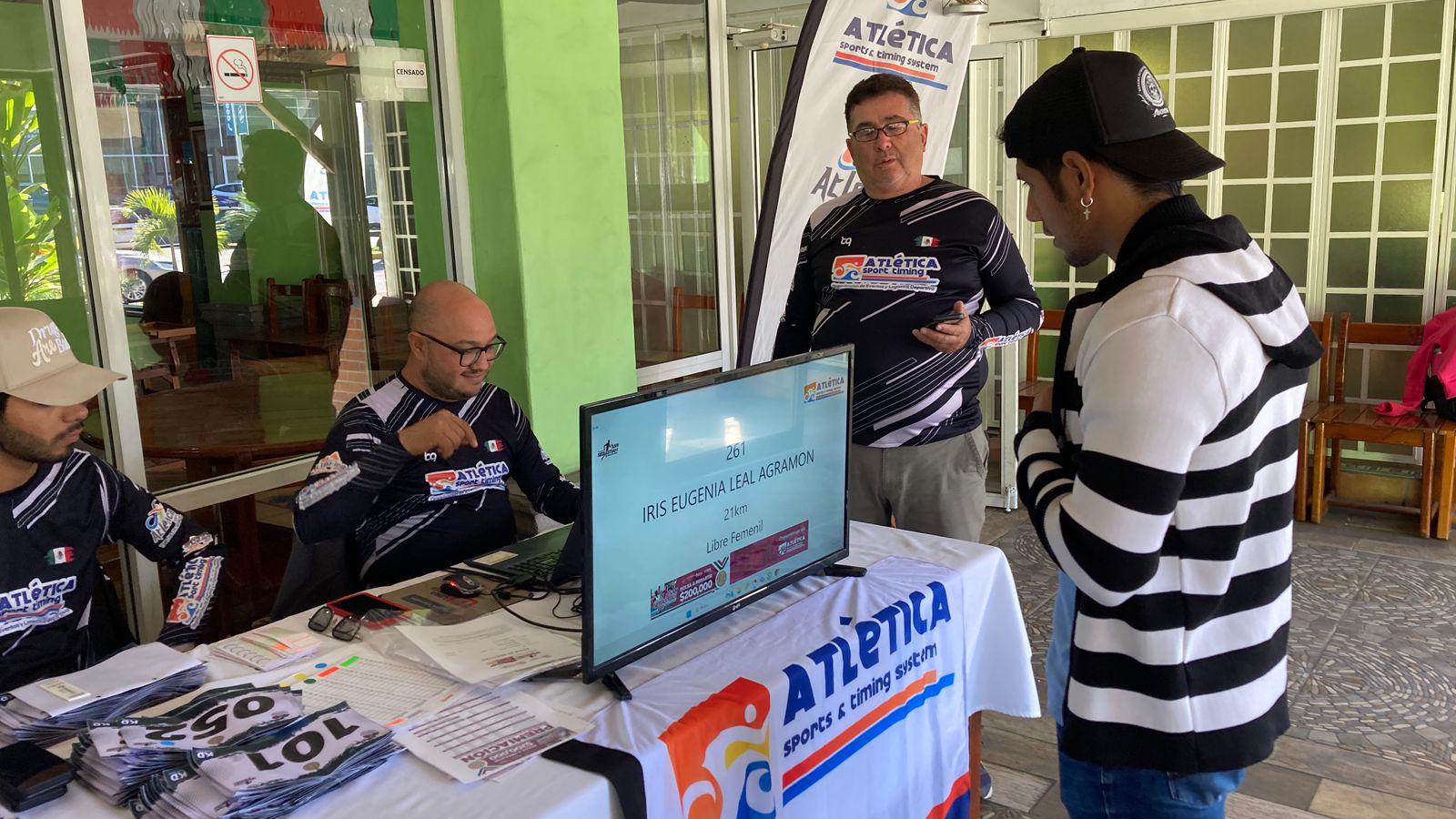 $!A correr en la gran fiesta del Medio Maratón San Sebastián