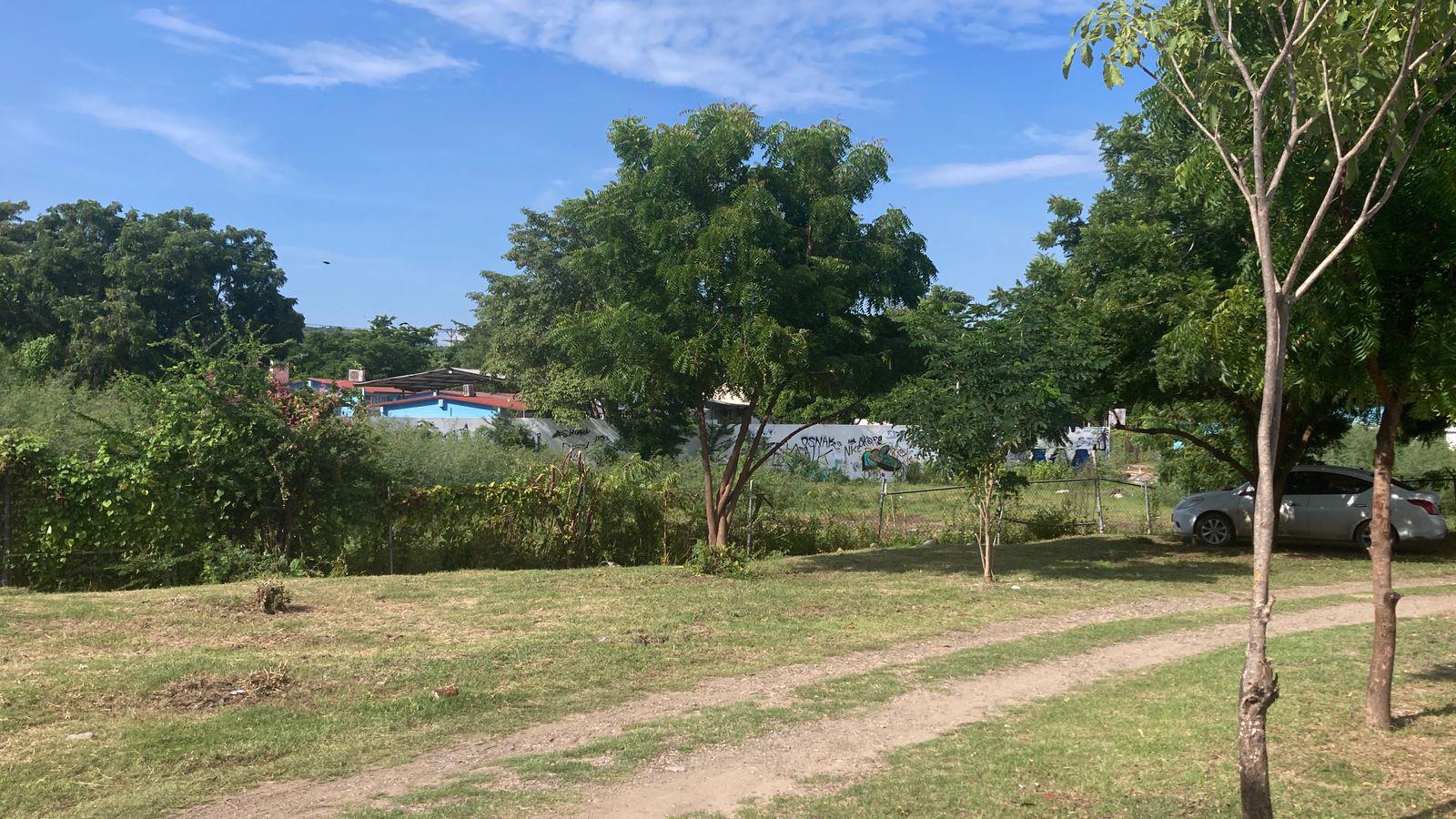 $!Piden en secundaria de Mazatlán al Gobierno construcción de una barda