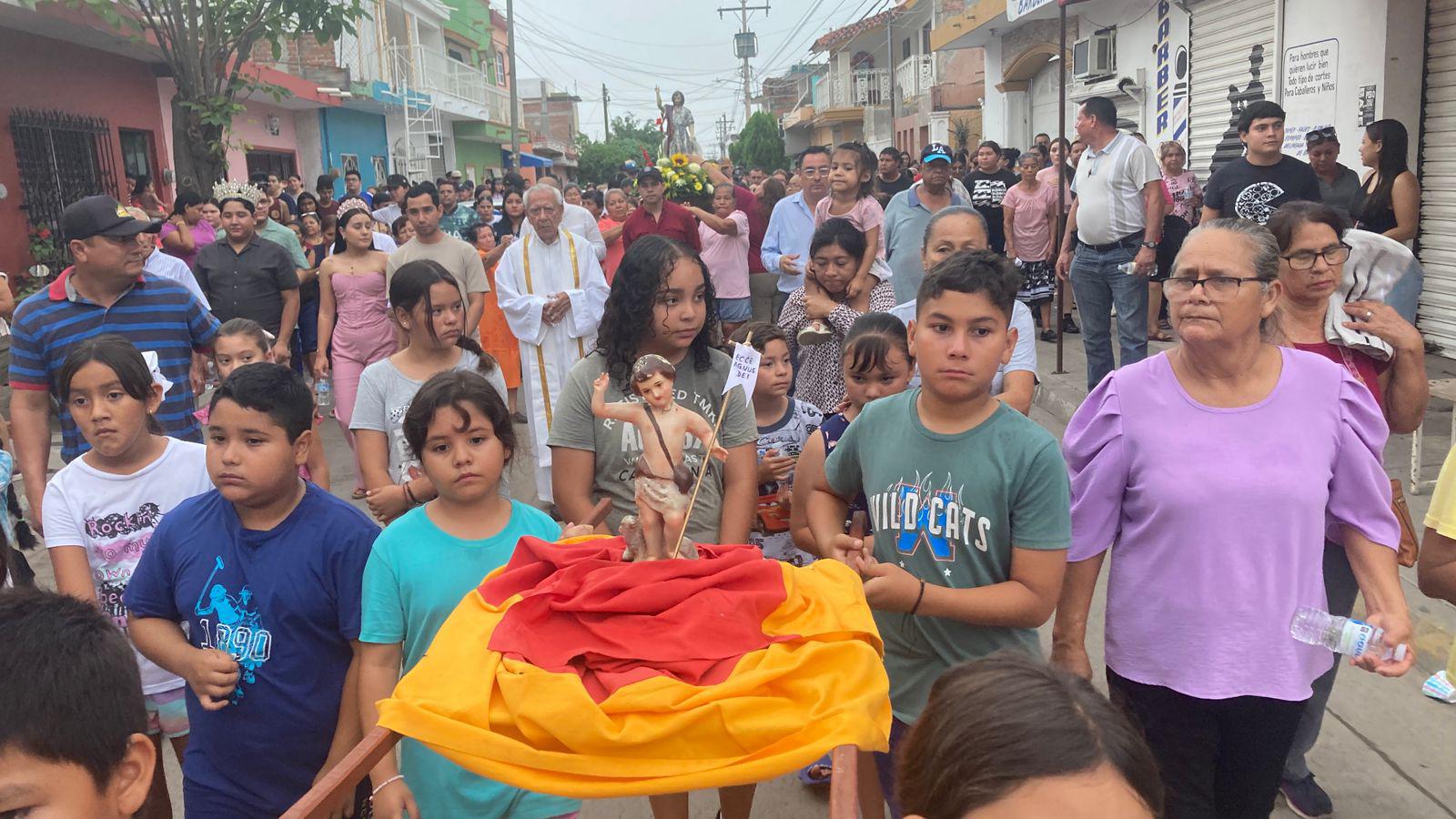 $!Cumplen feligreses a San Juan Bautista en el Río Presidio, en Villa Unión