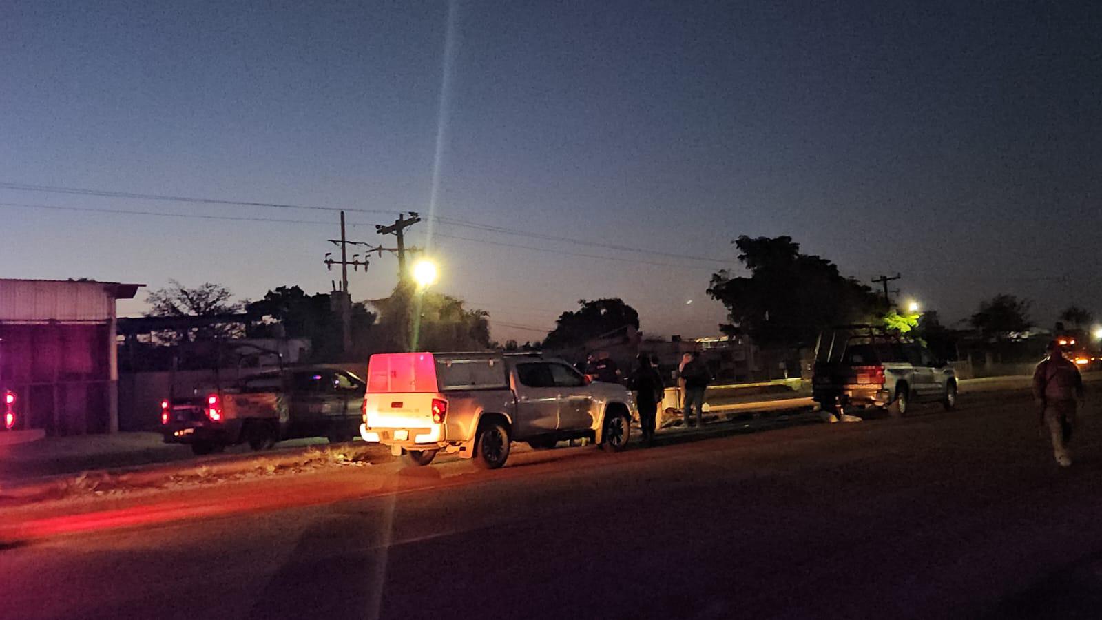 $!Dejan a joven decapitado y con mensaje sobre la carretera Culiacán-Eldorado, cerca de El Diez, Culiacán