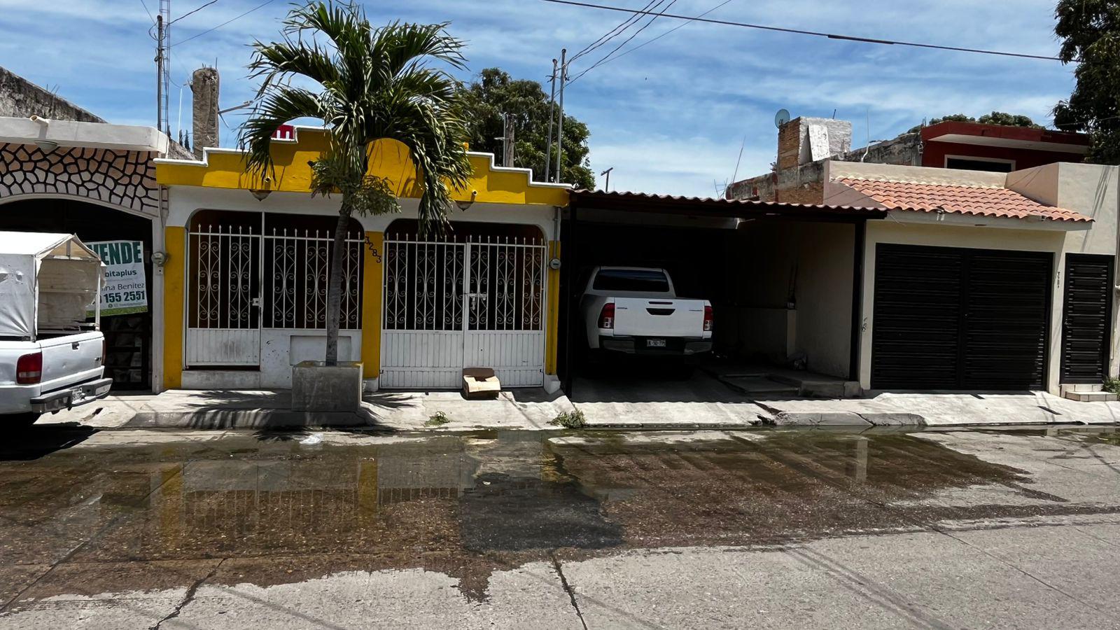 $!Denuncian fuga de aguas negras en la colonia Ramón F. Iturbe, en Mazatlán; advierten bloqueos