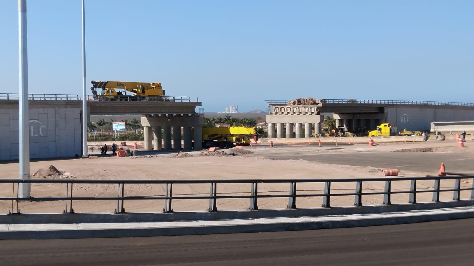 $!Avanza construcción de puente sobre la autopista Mazatlán-Culiacán