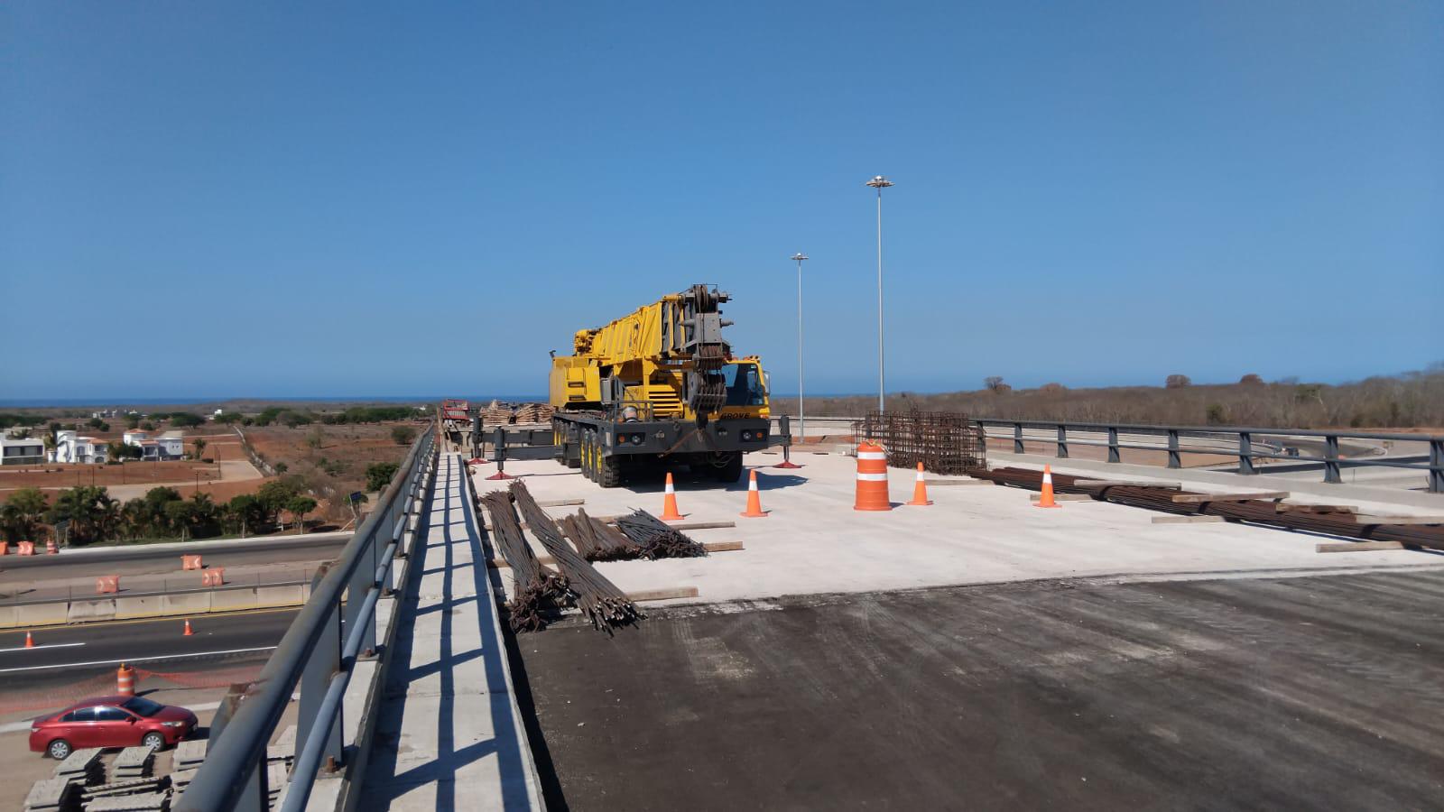 $!Avanza construcción de puente sobre la autopista Mazatlán-Culiacán