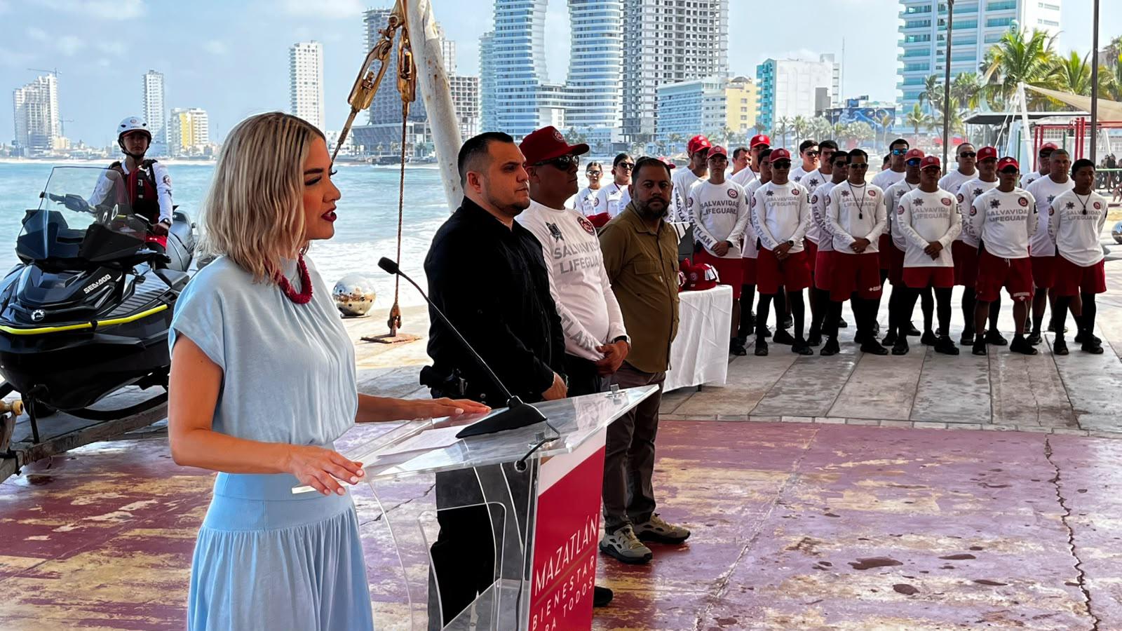 $!Entregan 40 uniformes a elementos del Escuadrón de Salvamento Acuático de Mazatlán