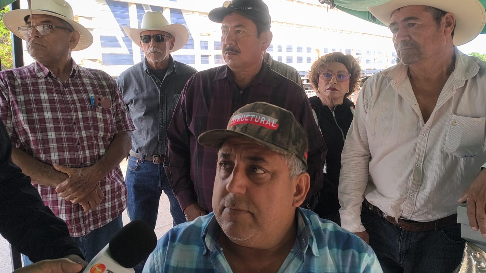 $!Indefinida la toma de Minsa en Los Mochis; productores cumplen tres días de protesta