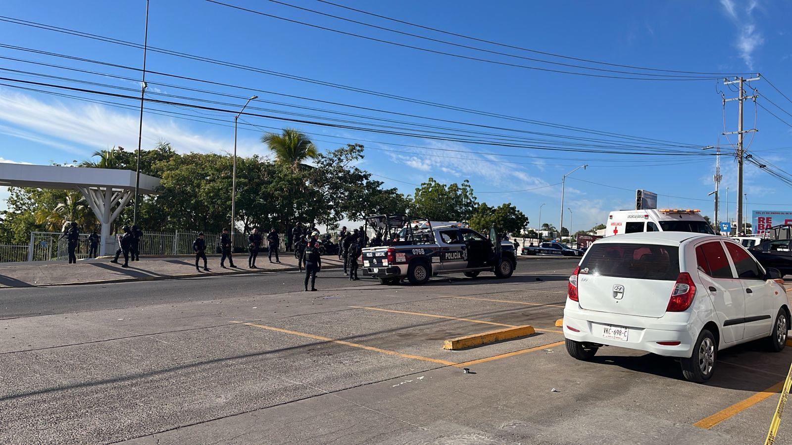 $!Asesinan a balazos a dos elementos de la Policía Municipal en el Parque 87, en Culiacán