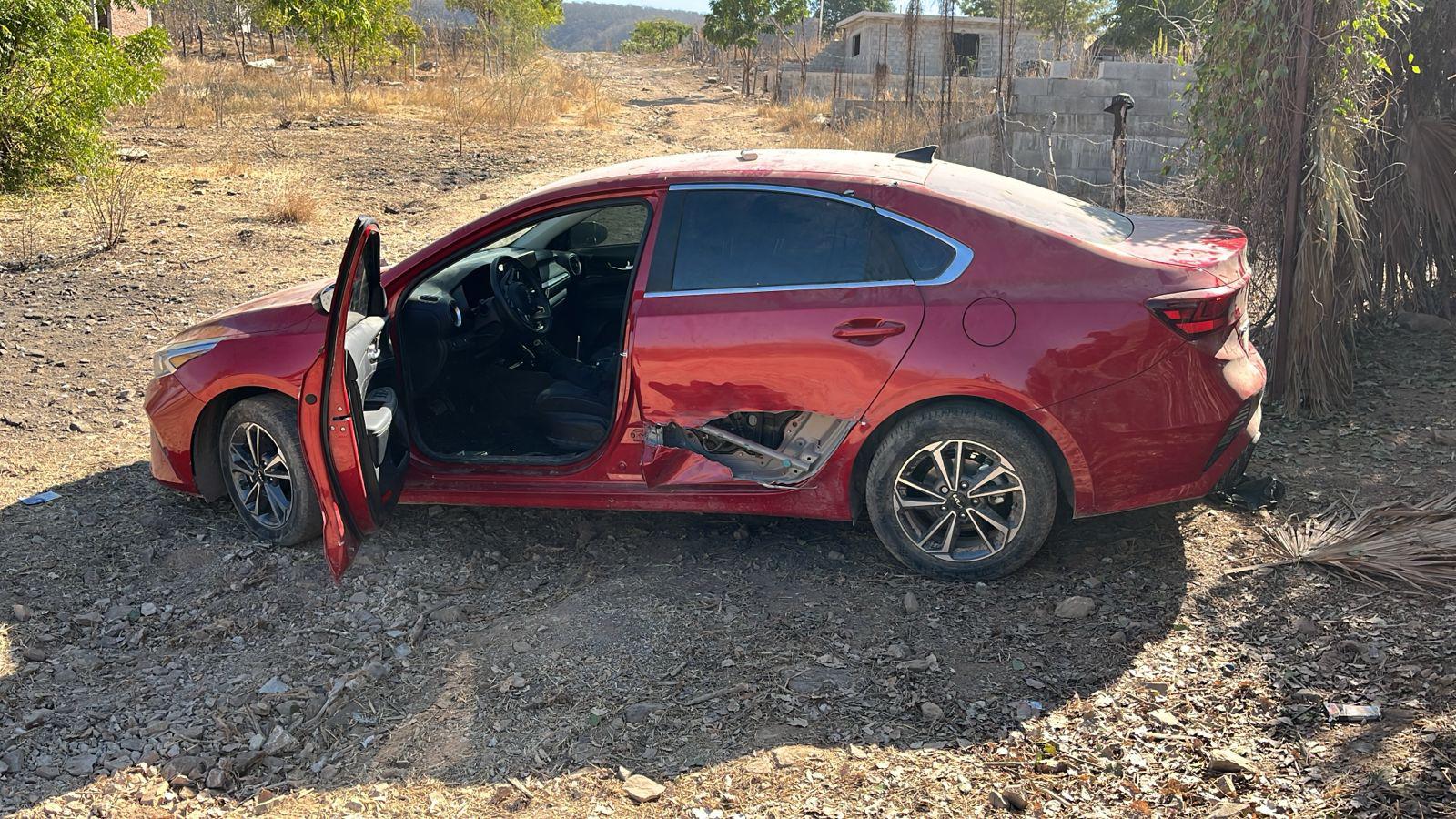 $!Hallan ropa táctica quemada y vehículo baleado en el lugar de la explosión en Culiacán