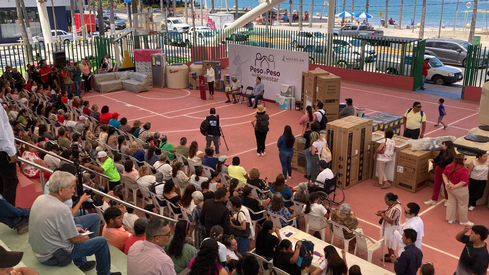 $!Son beneficiadas 369 familias de Mazatlán por el programa Peso a Peso de Bienestar Social